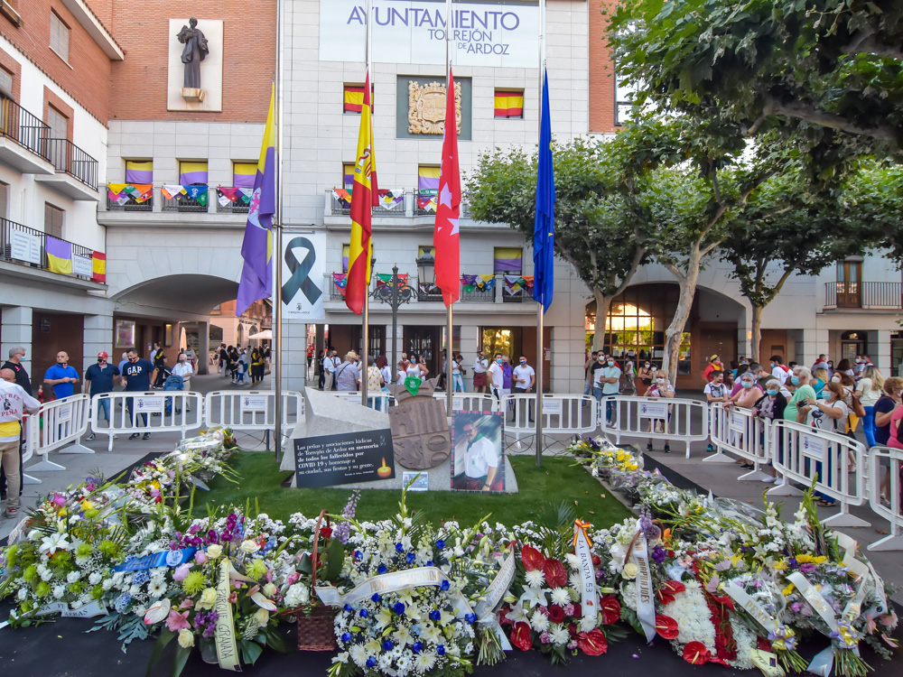 Homenaje de las peñas y asociaciones de Torrejón de Ardoz a las Fiestas Populares al no poder celebrarse este año 