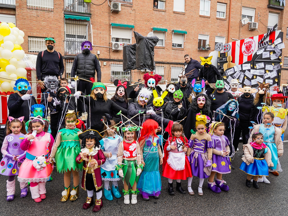 Carnavales 2022 - Desfile Grandes Grupos: Cuarto Premio: Asociacion Mamis Kanguro – Marionetas de Película