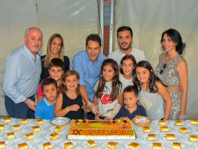 Reparto de tarta del 9º aniversario del Parque Europa