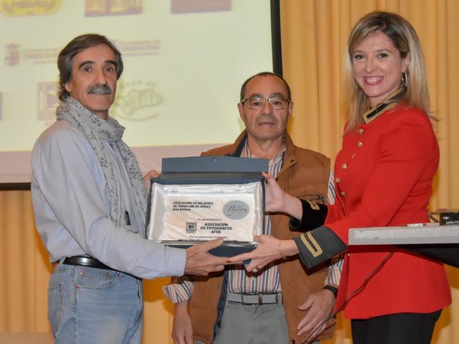 Presentado el calendario solidario de la Asociación de Mujeres de Torrejón de Ardoz ‘Ada Byron’ realizado a favor de la Asociación de Familiares y Enfermos de Alzheimer de la localidad (Torrafal)