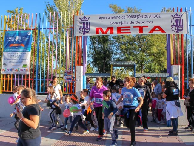 El CEIP Giner de los Ríos se sumó a la carrera “La Vuelta al Cole” contra la leucemia infantil en la que participaron cerca de 900 colegios de toda España