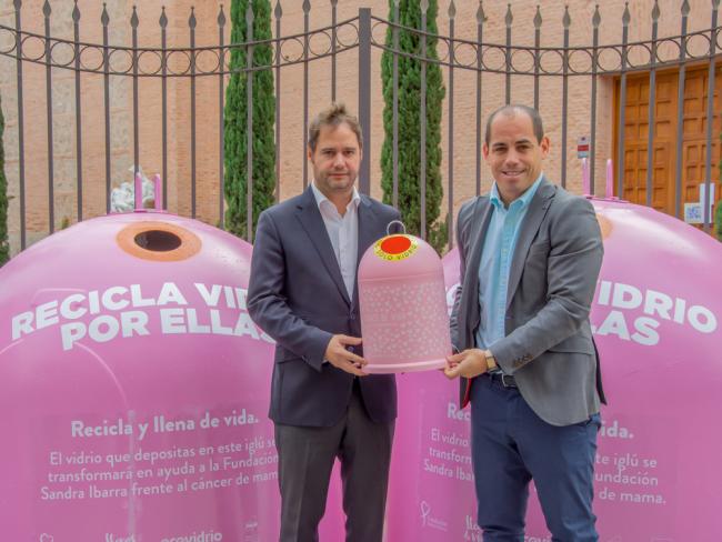 Agatha Ruiz de la Prada ha diseñado un miniglú, cuyos beneficios por su venta irán destinados a la Fundación Sandra Ibarra