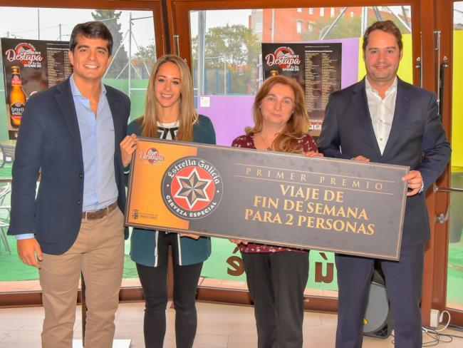 Ganadora de viaje de fin de semana para dos personas