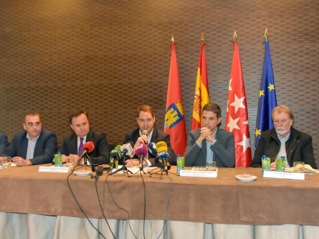 El alcalde de Torrejón de Ardoz presentó en el Parlamento Europeo, junto con el resto de los regidores del Corredor del Henares, sindicatos y empresarios, el proyecto de reindustrialización de la comarca