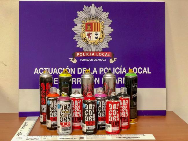 La Policía Local de Torrejón intercepta  a varias personas por realizar pintadas vandálicas