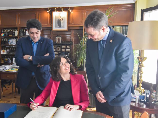 La presidenta de la Comunidad de Madrid comunica al alcalde la continuidad de las inversiones regionales en Torrejón de Ardoz, el inicio en 2020 de las obras del Colegio público de Educación Especial y la construcción de al menos 114 viviendas en alquiler en la ciudad