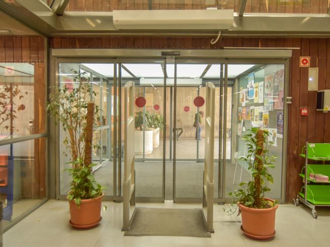 El Ayuntamiento de Torrejón de Ardoz invierte en mejoras de mantenimiento en los centros culturales, de mayores y bibliotecas, destacando la nueva climatización de la Biblioteca Central