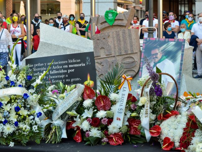 Homenaje de las peñas y asociaciones de Torrejón de Ardoz a las Fiestas Populares al no poder celebrarse este año 
