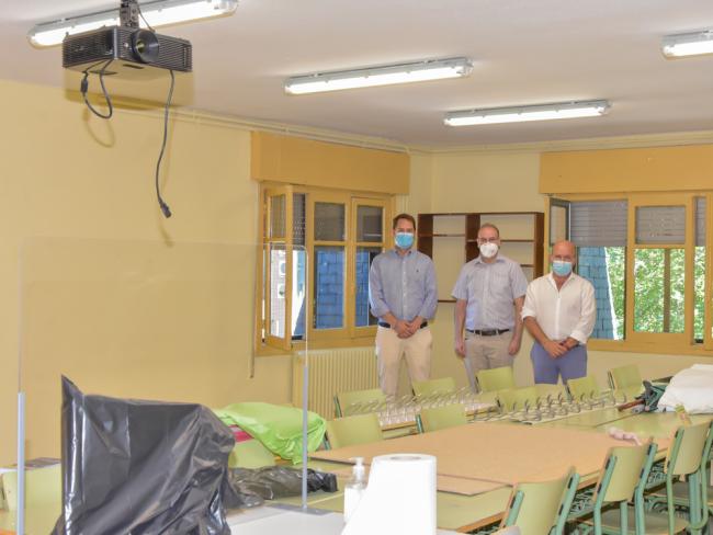 El alcalde de Torrejón visita las mejoras que se están realizando durante el verano mediante el programa “El Ayuntamiento Mejora los Colegios Públicos” con el que se están invirtiendo más de 900.000 euros