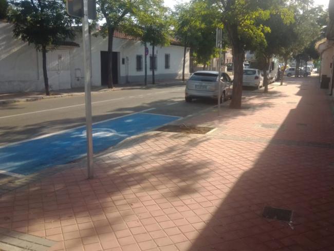 Remodelada la calle Cobre que cuenta con nuevo acerado, paso de peatones, reductores de velocidad y, el próximo otoño, con 10 nuevos árboles