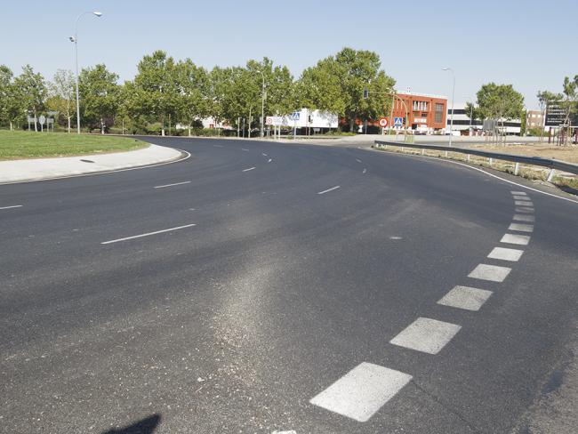 Ampliada la glorieta de la Paz, situada en la intersección de la Carretera M-206 con el Polígono Industrial Las Monjas y la avenida del Sol 