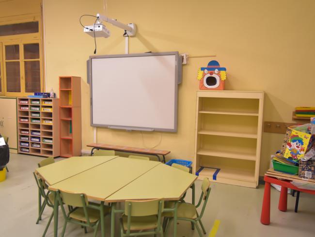 El alcalde de Torrejón visita las mejoras realizadas durante el verano con el programa “El Ayuntamiento Mejora los Colegios Públicos” con el que se han invertido más de 750.000 euros
