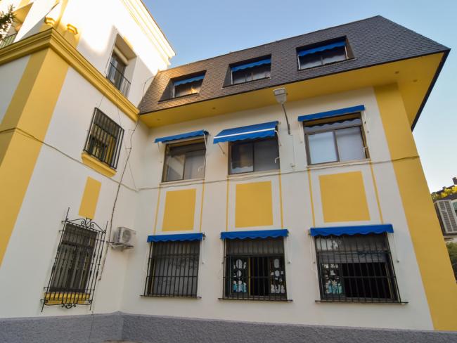 El alcalde de Torrejón visita las mejoras realizadas durante el verano con el programa “El Ayuntamiento Mejora los Colegios Públicos” con el que se han invertido más de 750.000 euros