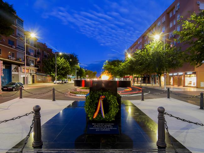 Monumento en forma de pebetero en homenaje a las víctimas del Covid-19