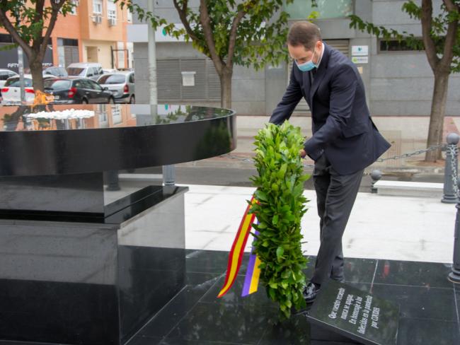 Monumento en forma de pebetero en homenaje a las víctimas del Covid-19