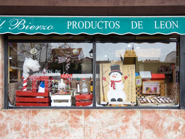 Entregados los premios del Concurso de Escaparates Navideños del Comercio Minorista de Torrejón de Ardoz en el que han participado 42 comercios de la ciudad 