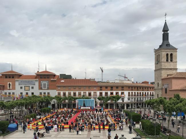 La Hermandad Nuestra Señora Virgen del Rosario Coronada de Torrejón de Ardoz conmemoró brillantemente tres siglos de vida con una Solemne Eucaristía en la Plaza Mayor, la Imposición del Fajín a la patrona y una Ofrenda floral 