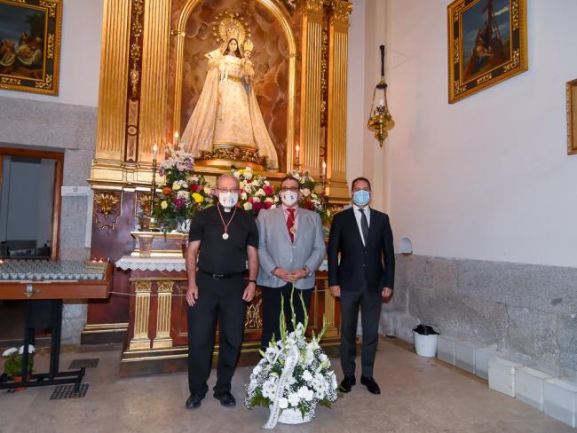 La Hermandad Nuestra Señora Virgen del Rosario Coronada de Torrejón de Ardoz conmemoró brillantemente tres siglos de vida con una Solemne Eucaristía en la Plaza Mayor, la Imposición del Fajín a la patrona y una Ofrenda floral 