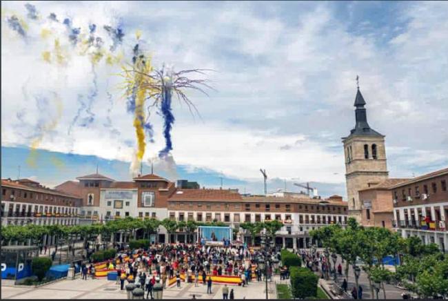 La Hermandad Nuestra Señora Virgen del Rosario Coronada de Torrejón de Ardoz conmemoró brillantemente tres siglos de vida con una Solemne Eucaristía en la Plaza Mayor, la Imposición del Fajín a la patrona y una Ofrenda floral 