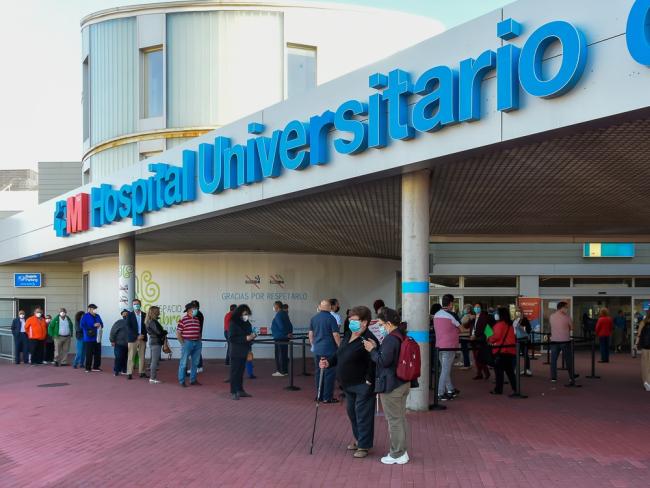 Esta semana continúa la vacunación masiva frente a la Covid-19 a los torrejoneros mayores de 50 años en el Hospital Universitario de Torrejón