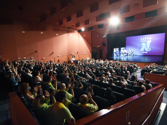 Un emotivo homenaje a las Peñas y a las Fiestas de Torrejón de Ardoz se celebró ayer en el Teatro Municipal, ante la suspensión de las Fiestas Populares por la pandemia 