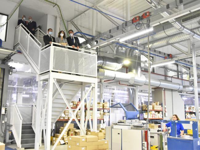 La presidenta de la Comunidad de Madrid, Isabel Díaz Ayuso, y el alcalde, Ignacio Vázquez, han visitado varias empresas y comercios de Torrejón de Ardoz reafirmando su compromiso con estos sectores económicos y con la creación de empleo en la ciudad