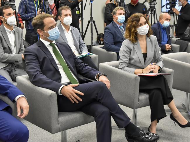 La presidenta de la Comunidad de Madrid, Isabel Díaz Ayuso, y el alcalde, Ignacio Vázquez, han visitado varias empresas y comercios de Torrejón de Ardoz reafirmando su compromiso con estos sectores económicos y con la creación de empleo en la ciudad