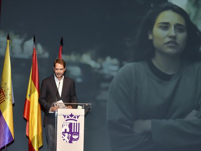 Acto institucional en el Teatro Municipal José María Rodero con motivo del Día Internacional contra la violencia hacia las mujeres dirigido a los alumnos de 15 a 16 años de los institutos de la ciudad