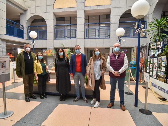 muestra “Tengo derecho” realizada con materiales reciclados por parte de las personas que acuden al Comedor Solidario de Torrejón de Ardoz