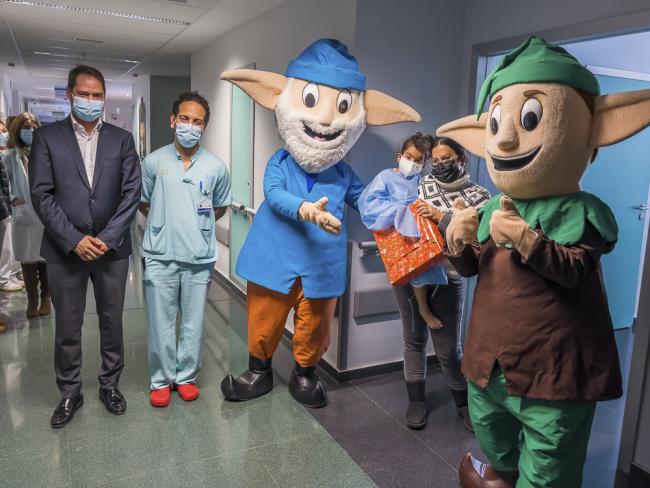 Los Guachis visitan el Hospital Universitario de Torrejón