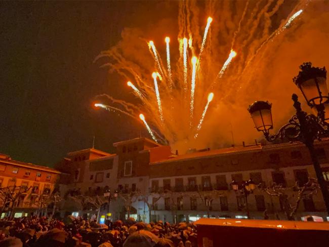 Torrejón de Ardoz hizo un espectacular recibimiento a Sus Majestades los Reyes Magos con la Gran Cabalgata de Reyes de Luz, a pesar de la lluvia  