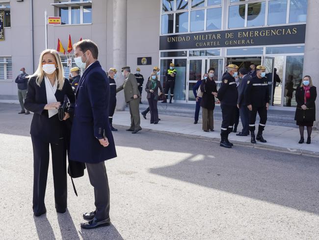 El alcalde de Torrejón de Ardoz, Ignacio Vázquez, la ministra de Defensa, Margarita Robles, y el alcalde de Madrid, José Luis Martínez Almeida, participaron en el acto de reconocimiento a la Unidad Militar de Emergencias por su gran labor