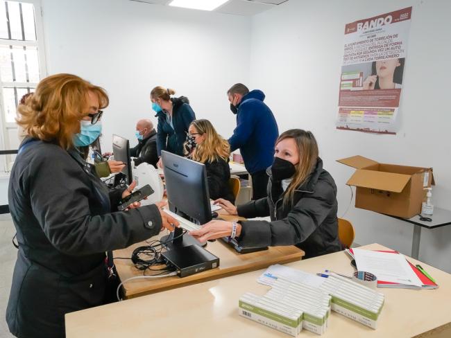 Torrejón de Ardoz vuelve a ser ciudad pionera en la lucha contra la COVID-19 al haber entregado a iniciativa del alcalde, Ignacio Vázquez, por segunda vez y de forma gratuita, test para que los propios ciudadanos puedan detectar un posible contagio