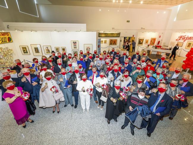 Un total de 30 parejas torrejoneras con 50 años de convivencia celebraron “San Valentín de Oro”