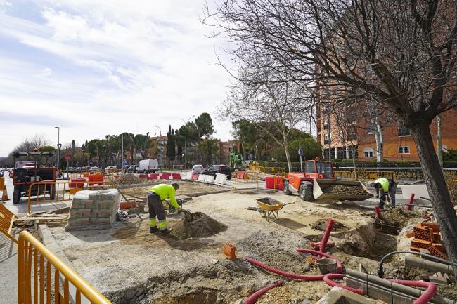 Iniciadas las obras para construir una gran rotonda en la intersección de las calles La Plata y Cañada con el objetivo de mejorar la movilidad y la seguridad de peatones y conductores