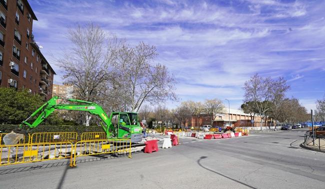 Iniciadas las obras para construir una gran rotonda en la intersección de las calles La Plata y Cañada con el objetivo de mejorar la movilidad y la seguridad de peatones y conductores