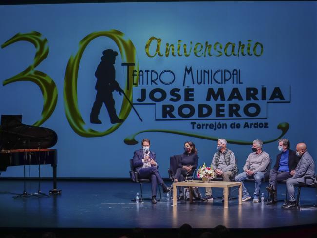 El Teatro Municipal José Mª Rodero conmemora su 30º aniversario con un emotivo acto que contó con la presencia de los actores Josema Yuste, Gabino Diego, Blanca Marsillach y Jesús Cisneros