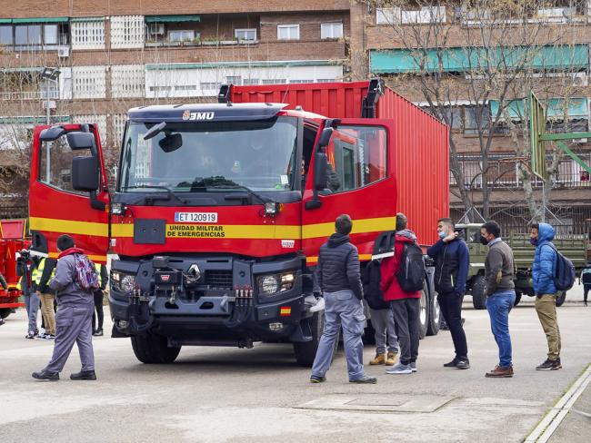 La Unidad Militar de Emergencias ha participado en las I Jornadas Técnicas de Formación Profesional organizadas por el IES Isaac Peral