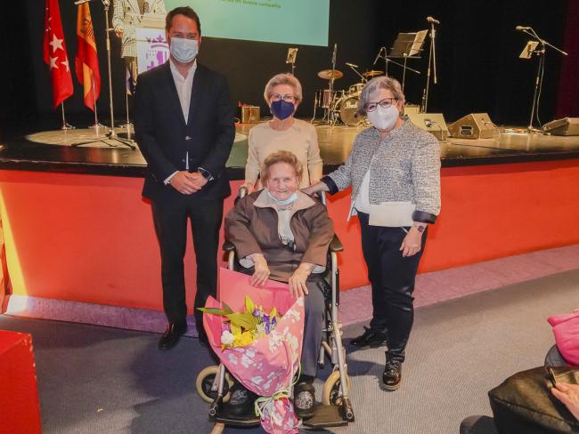 El alcalde, Ignacio Vázquez, ratificó su compromiso con la gratuidad de la Teleasistencia cuando se cumplen 7 años desde que los mayores de Torrejón no pagan cantidad alguna por este servicio 