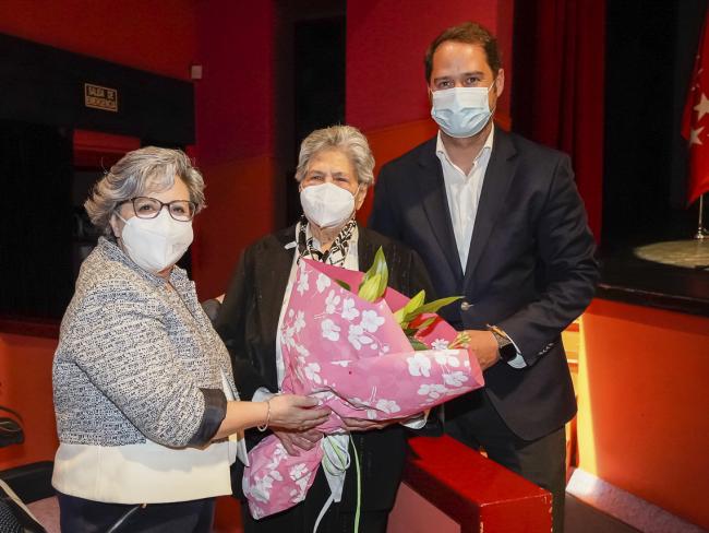 El alcalde, Ignacio Vázquez, ratificó su compromiso con la gratuidad de la Teleasistencia cuando se cumplen 7 años desde que los mayores de Torrejón no pagan cantidad alguna por este servicio 