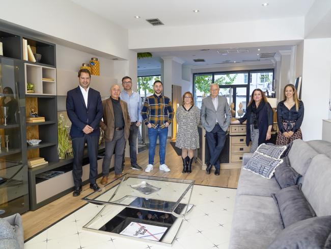 “Muebles Aguado”