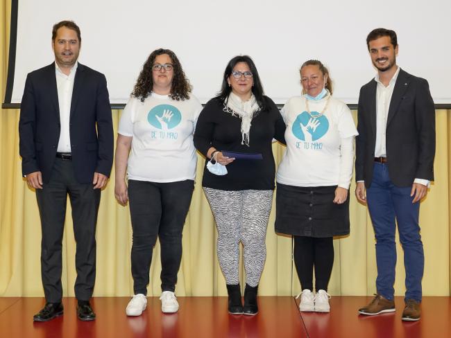 Entrega de convenios a distintas asociaciones de la ciudad