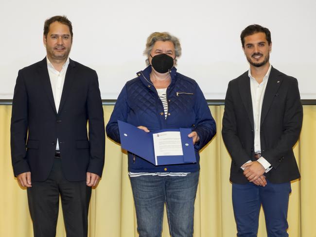 Entrega de convenios a distintas asociaciones de la ciudad