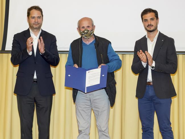 Entrega de convenios a distintas asociaciones de la ciudad