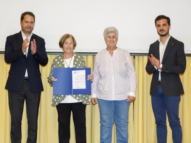 Entrega de convenios a distintas asociaciones de la ciudad