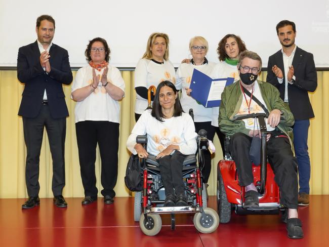 Entrega de convenios a distintas asociaciones de la ciudad