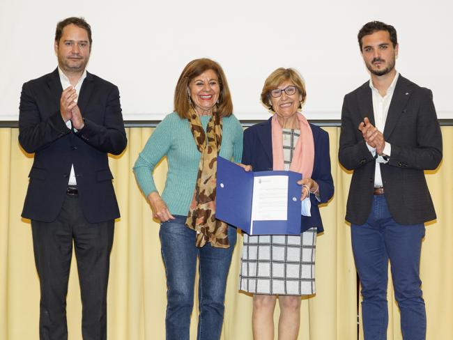 Entrega de convenios a distintas asociaciones de la ciudad
