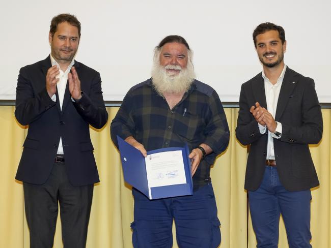 Entrega de convenios a distintas asociaciones de la ciudad
