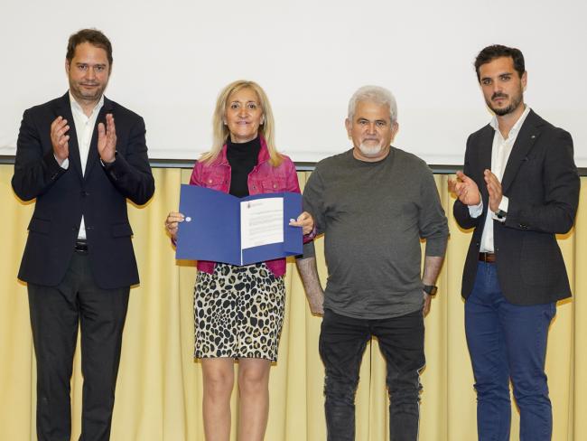 Entrega de convenios a distintas asociaciones de la ciudad