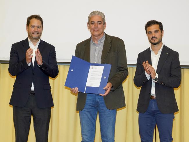 Entrega de convenios a distintas asociaciones de la ciudad